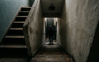 Florida Apartment Stairwell Fall Claims: Burned-Out Light Evidence